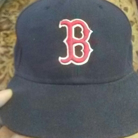 B baseball cap
